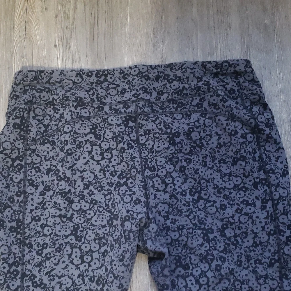 Xersion stretchy floral black colored leggings - Picture 14 of 14